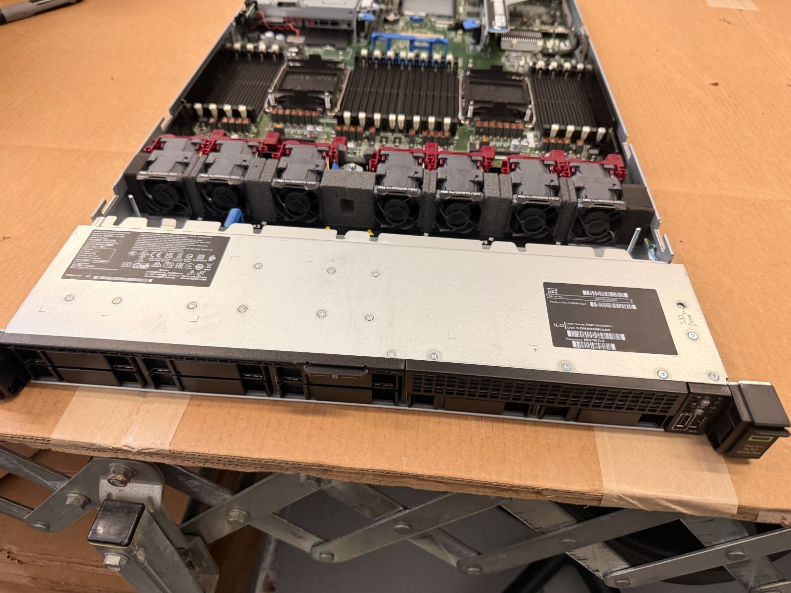 P28948-B21 - HPE DL360 Gen10 Plus 8SFF NC CTO SERVER 2X800W PSU 2XHIGH PERF. HS