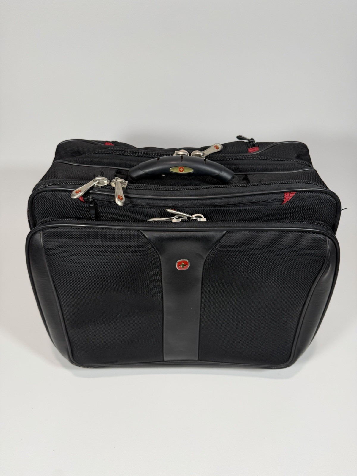 Wenger SwissGear Patriot WA-7953-02 17" Laptop Rolling Business Case Carry-On
