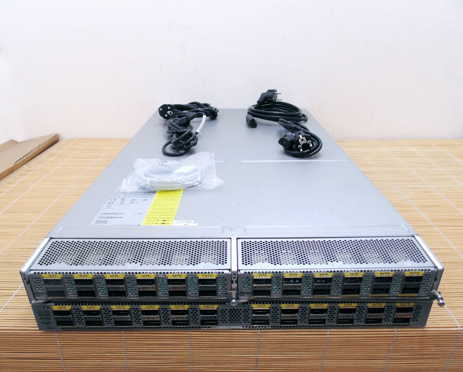 Cisco N5648-B-36Q Nexus 5648Q VXLAN 2RU 48x 40G QSFP+ 4x PWR 3x FAN 2x 5600-M12Q