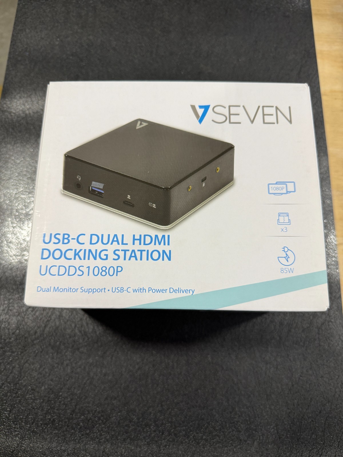 V7 Universal USB-C DisplayLink Docking Station w/ Dual HDMI
