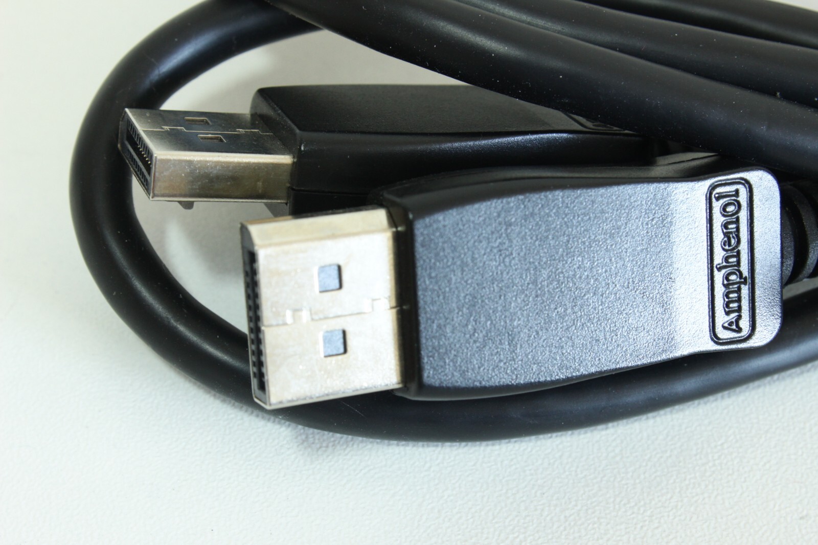 Amphenol 2mt (6.5feet) display port cable Perfect Condition
