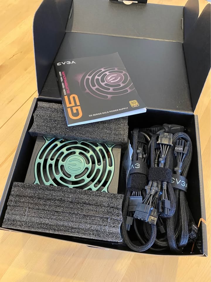 EVGA SuperNOVA 1000 G5 80 Plus Gold 1000W + Modem and Internet cables