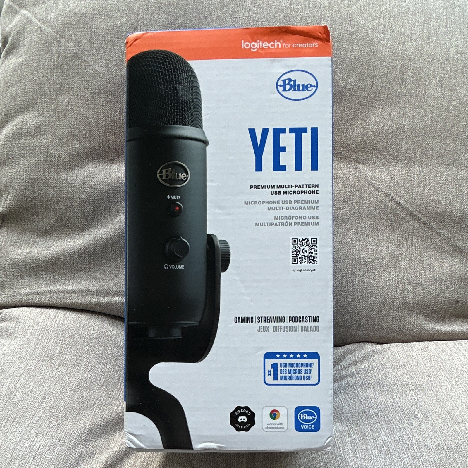 Blue Yeti USB Wired Multi-Pattern Condenser Mic Desk Stand Black