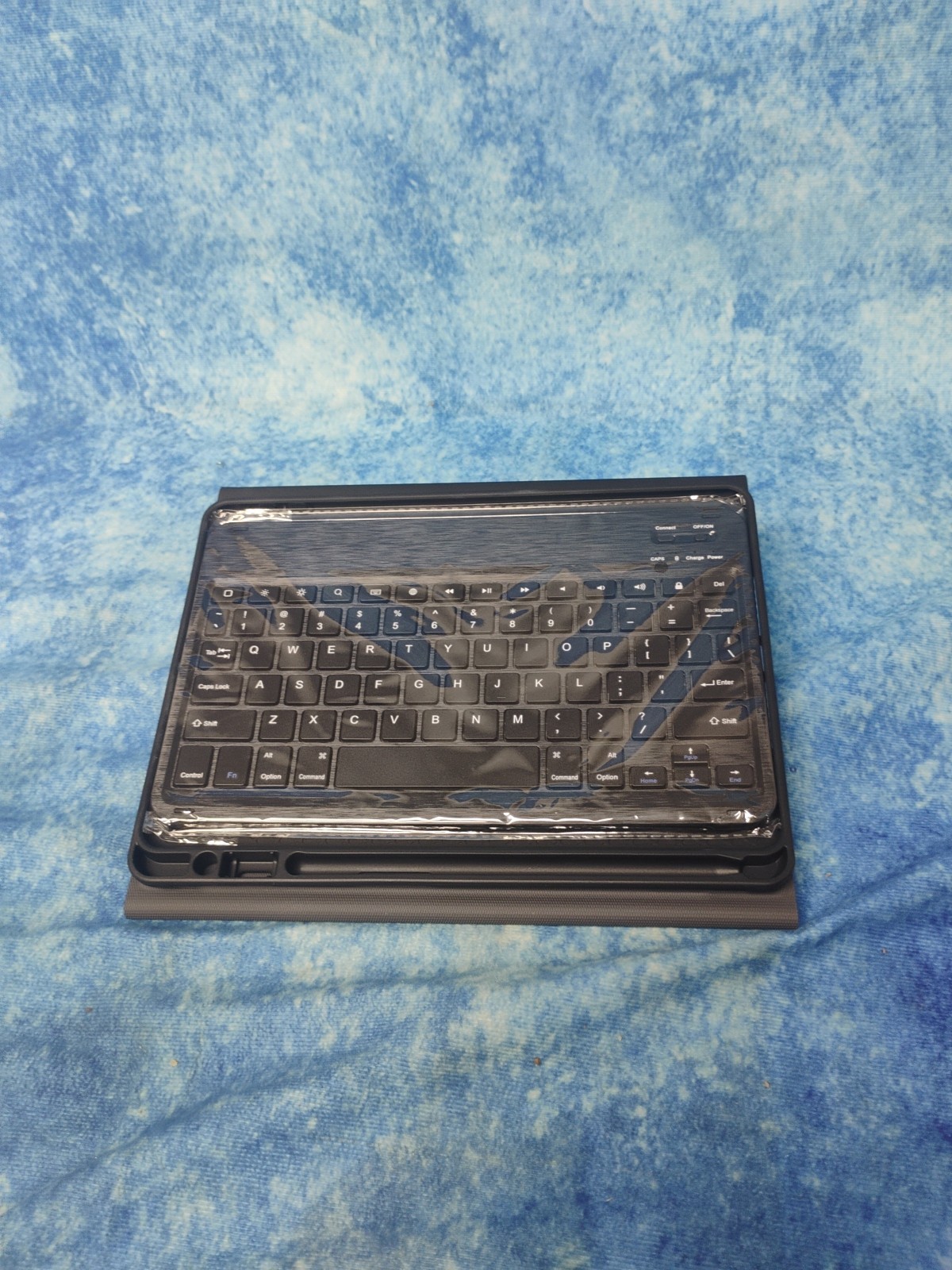 CHESONA Folio Keyboard Case for iPad 9th Generation 2021 10.2” Pen Holder Black
