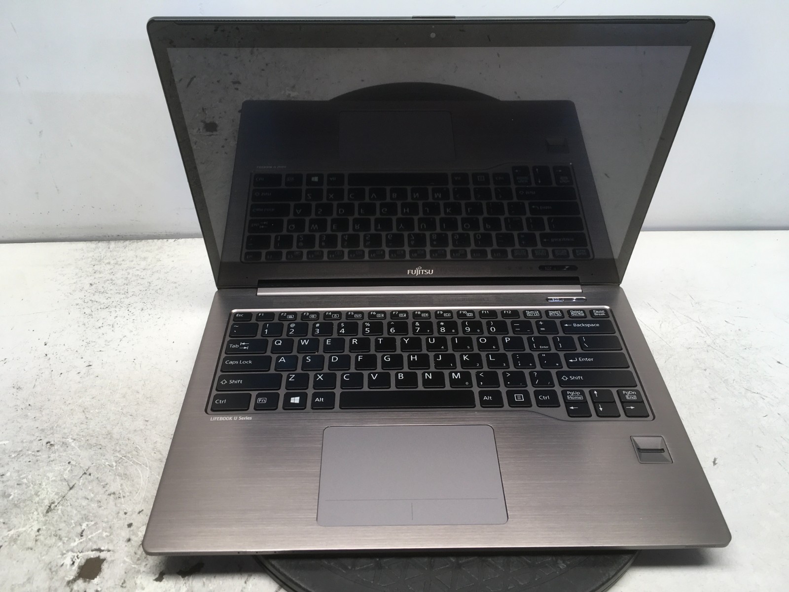 Fujitsu LifeBook U904 Intel i5-4300U 1.9GHz 4 GB NO HDD No Batt
