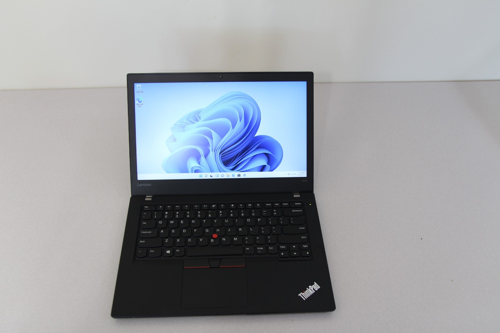 CLEAN Lenovo ThinkPad T470 14" - i5-6200U 2.40 GHz - 4 GB Ram- 500 GB HDD-