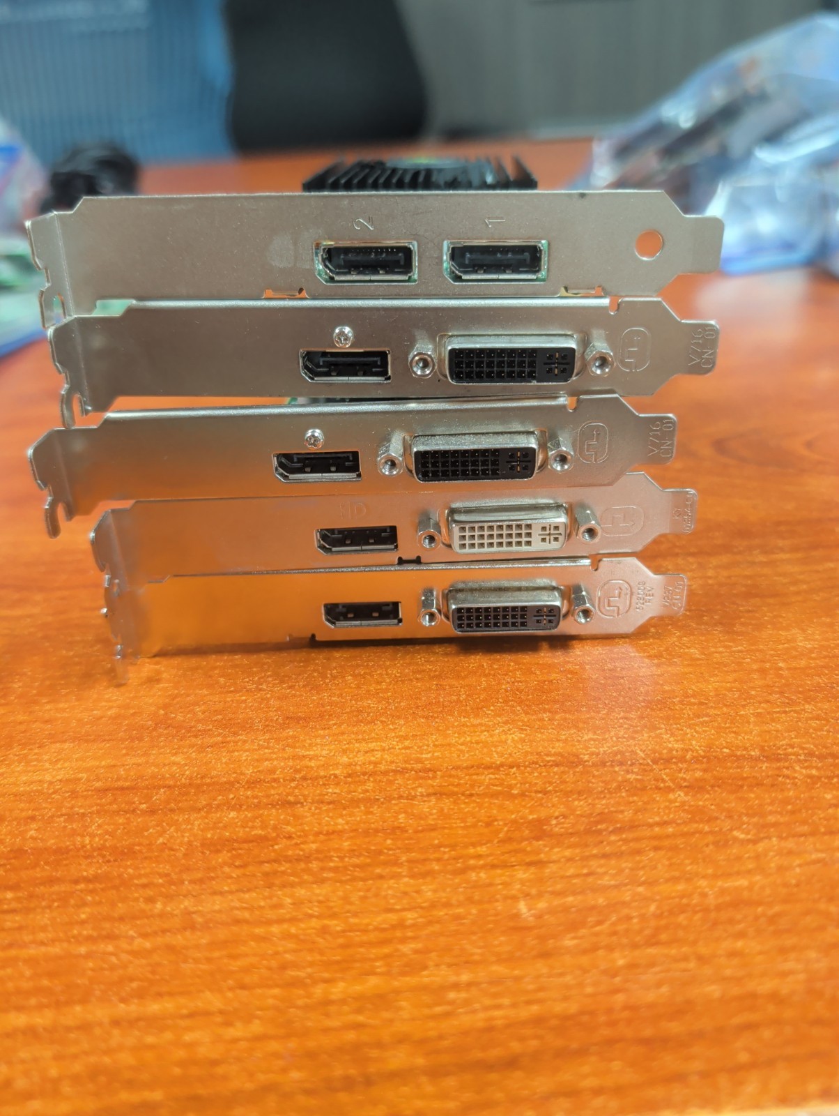 Lot Of 5 video Cards. See Pics OKG8WY, 07w12P, 917882, 0jtf63 And 07w12p 5 Cards