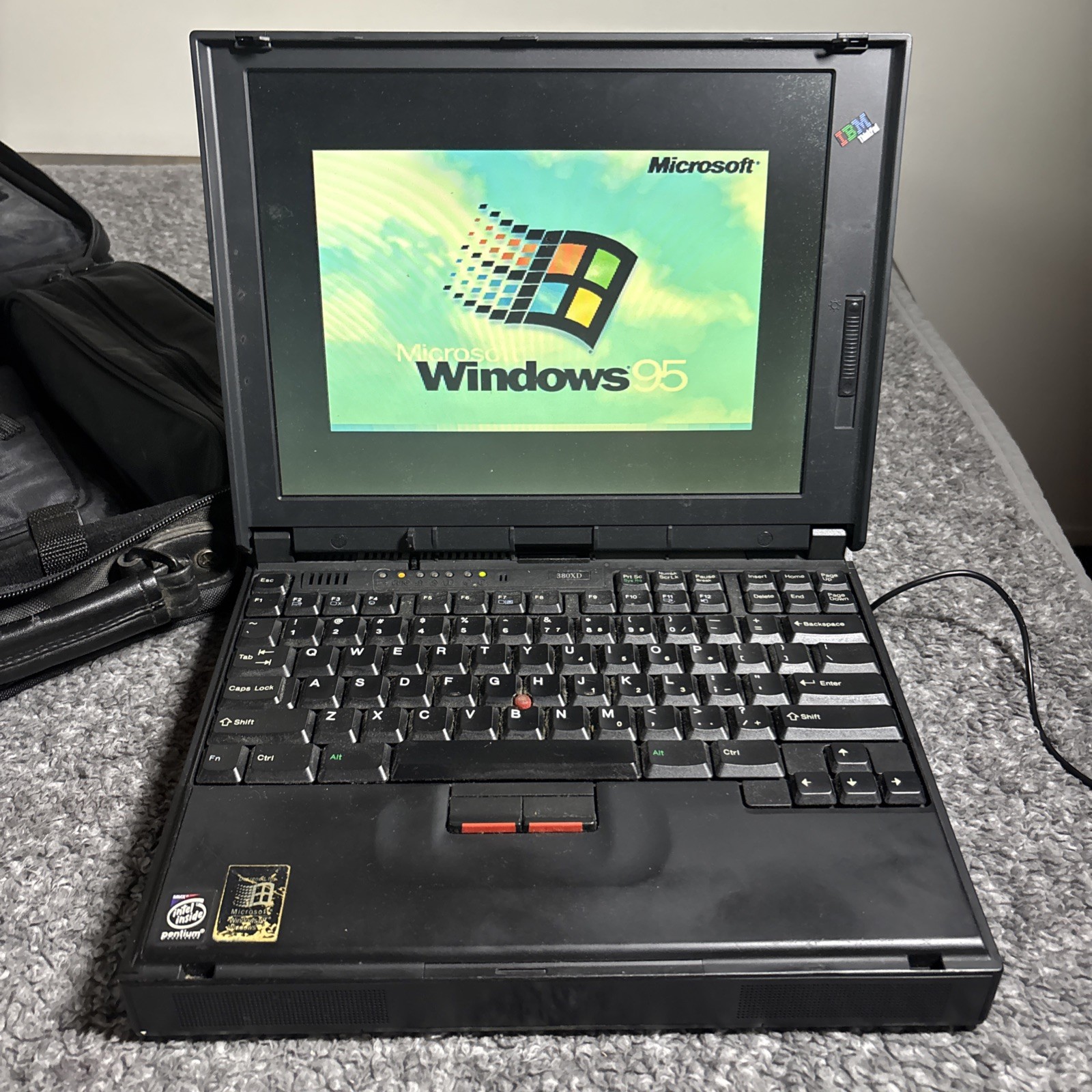 Retro IBM ThinkPad 380XD, Windows 95,  Charger, Accessories, Case READ DESCRIPTI