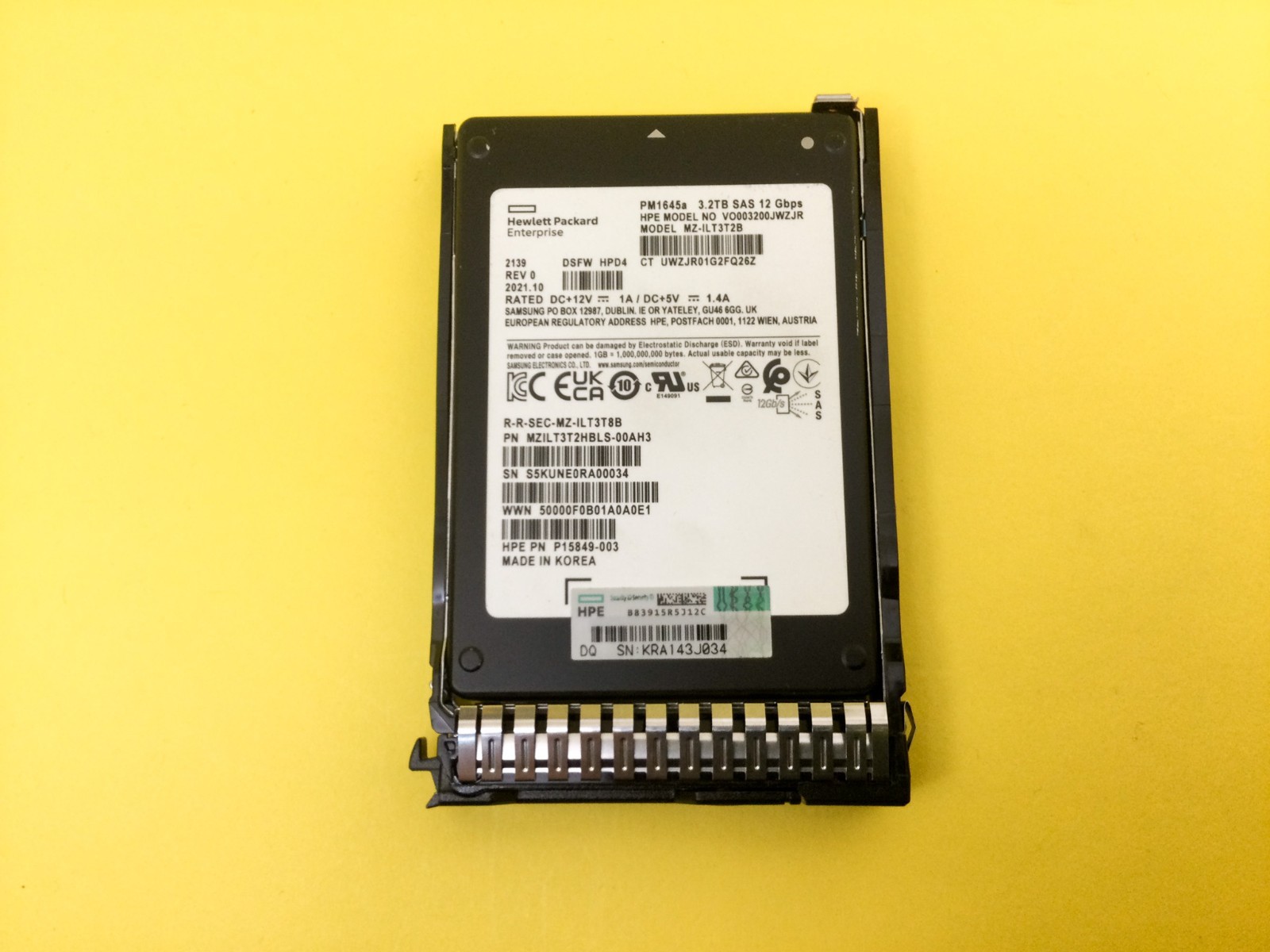 P19917-B21 HPE 3.2TB SAS 12G MIXED USE SFF SC PM1645A SSD P20840-001