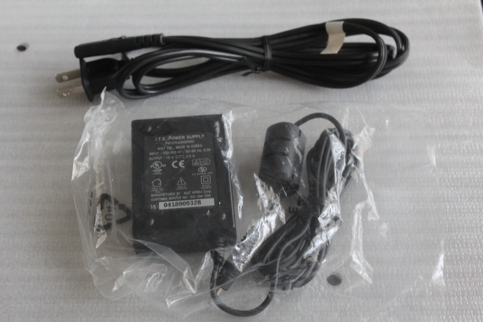 I.T.E. Power Supply AD DC Adapter PW137KA0500N53 Input 100-250V Output 5V 2A