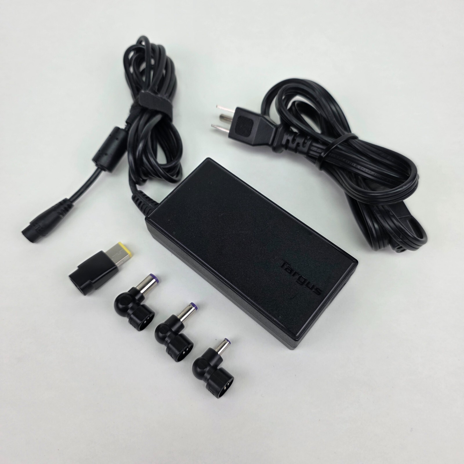 Targus Universal Laptop Charger - 90W AC, Black - APA90US (with 4 adapter tips)