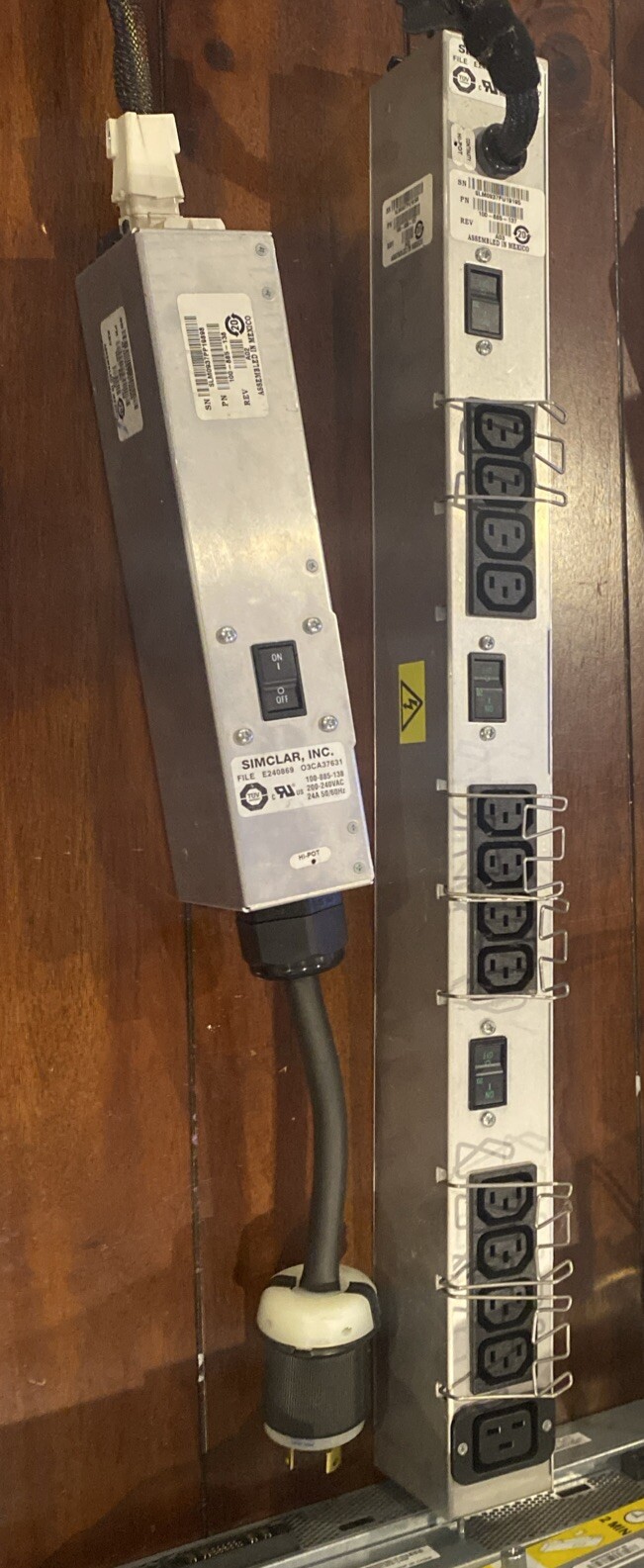 100-885-137 + 138 EMC 24A 200-240VAC 12-Outlet Power Distribution Set 