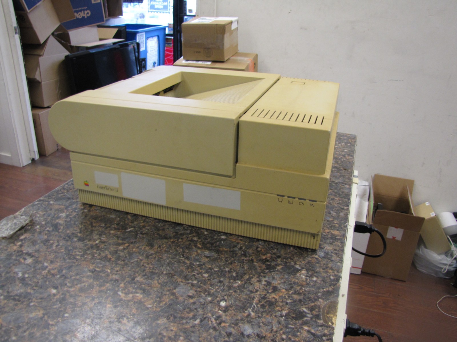 Vintage 1989 Apple LaserWriter II Printer M6000 w/IINTX Card Powers on red light