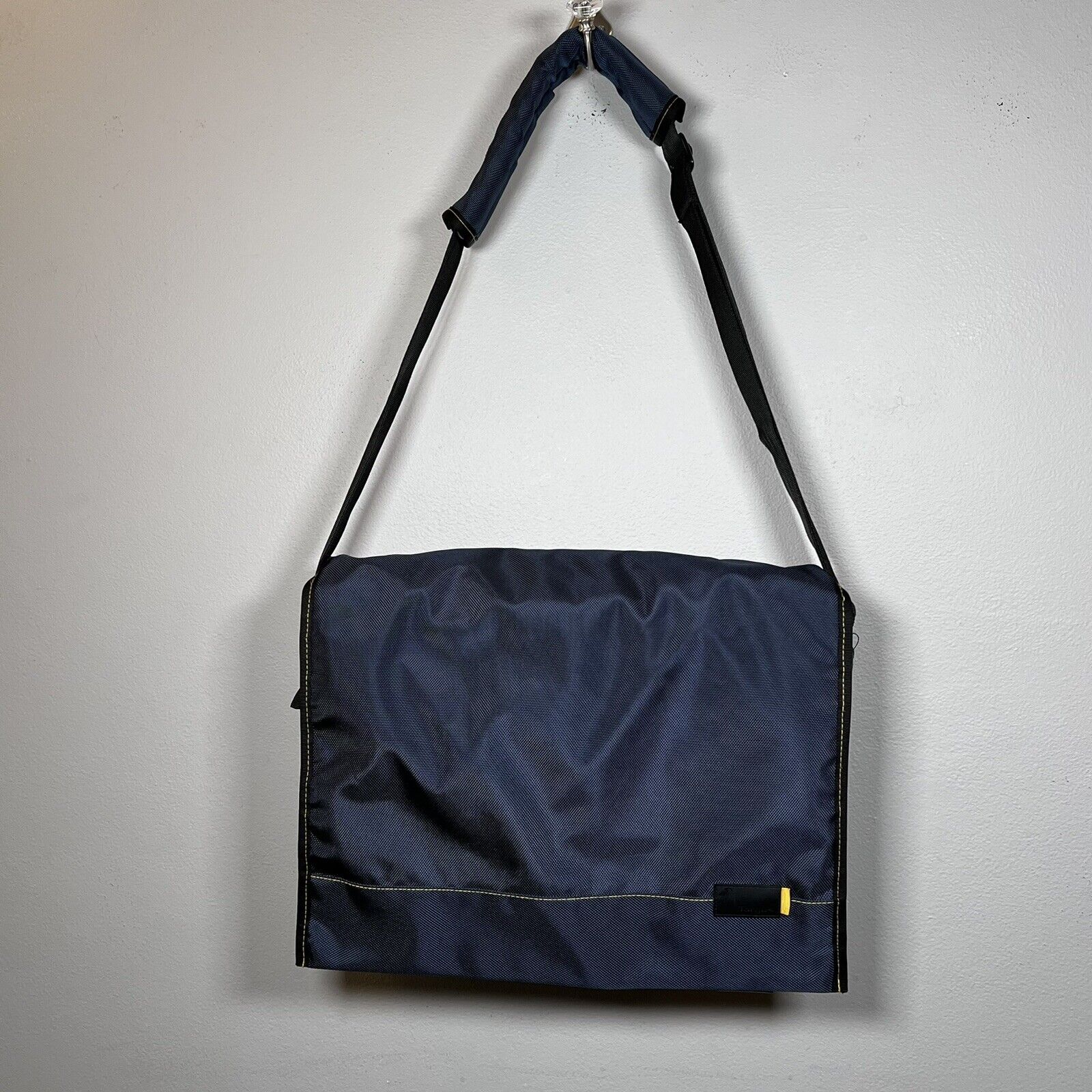 Targus Blue &Yellow Laptop Messenger Bag Up to 17 inch Laptops Adjustable Strap