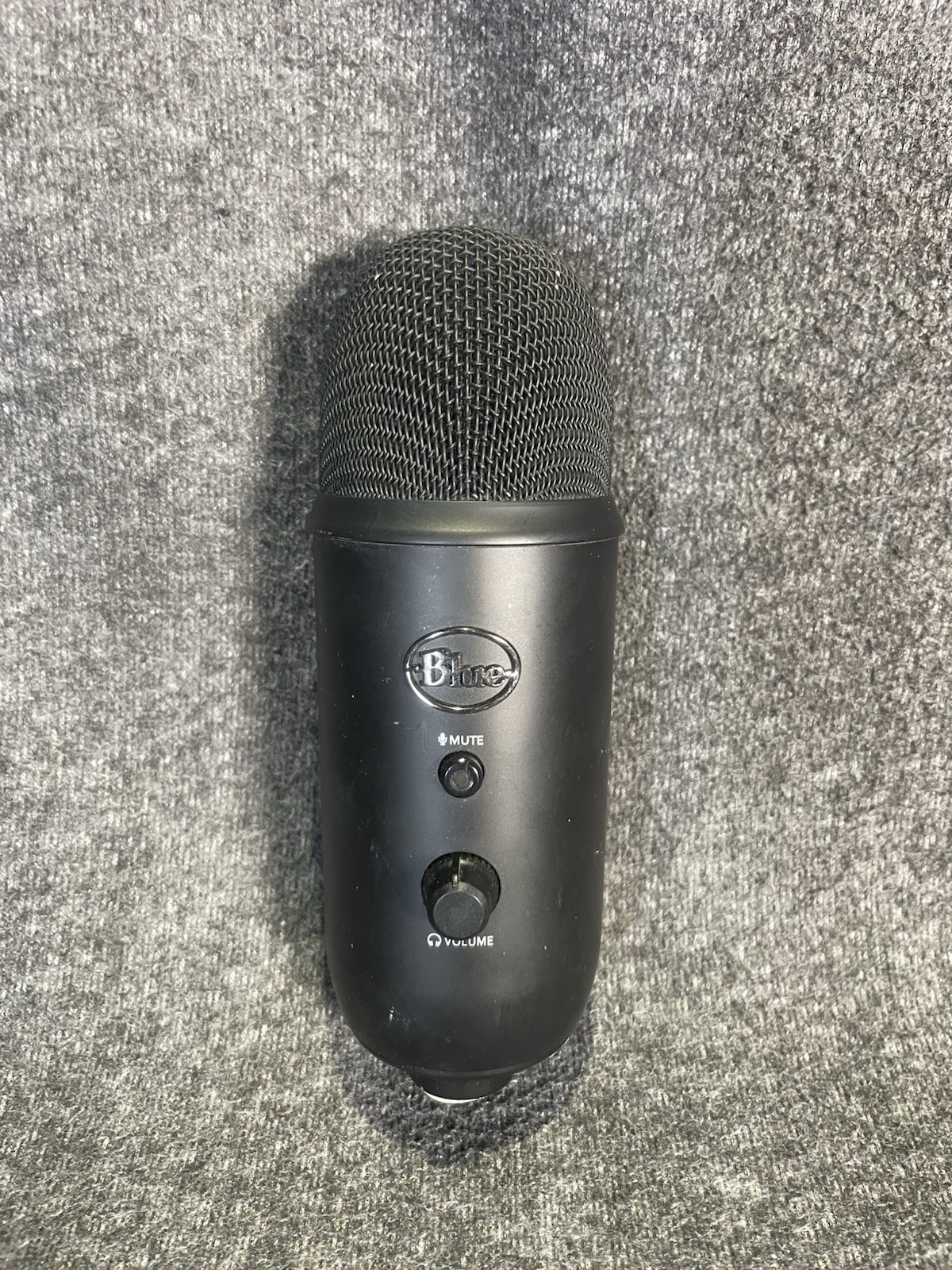 Blue Yeti Professional Multi-Pattern Black USB Condenser Microphone 888-000137