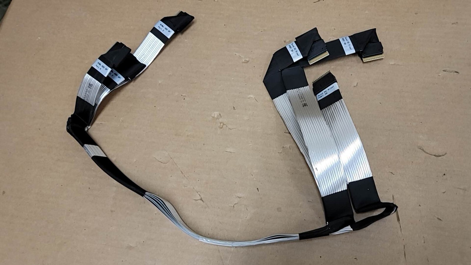 HPE ProLiant DL3X0 Gen10 NVMe SFF Cable 869676-001 Secondary Riser to Backplane