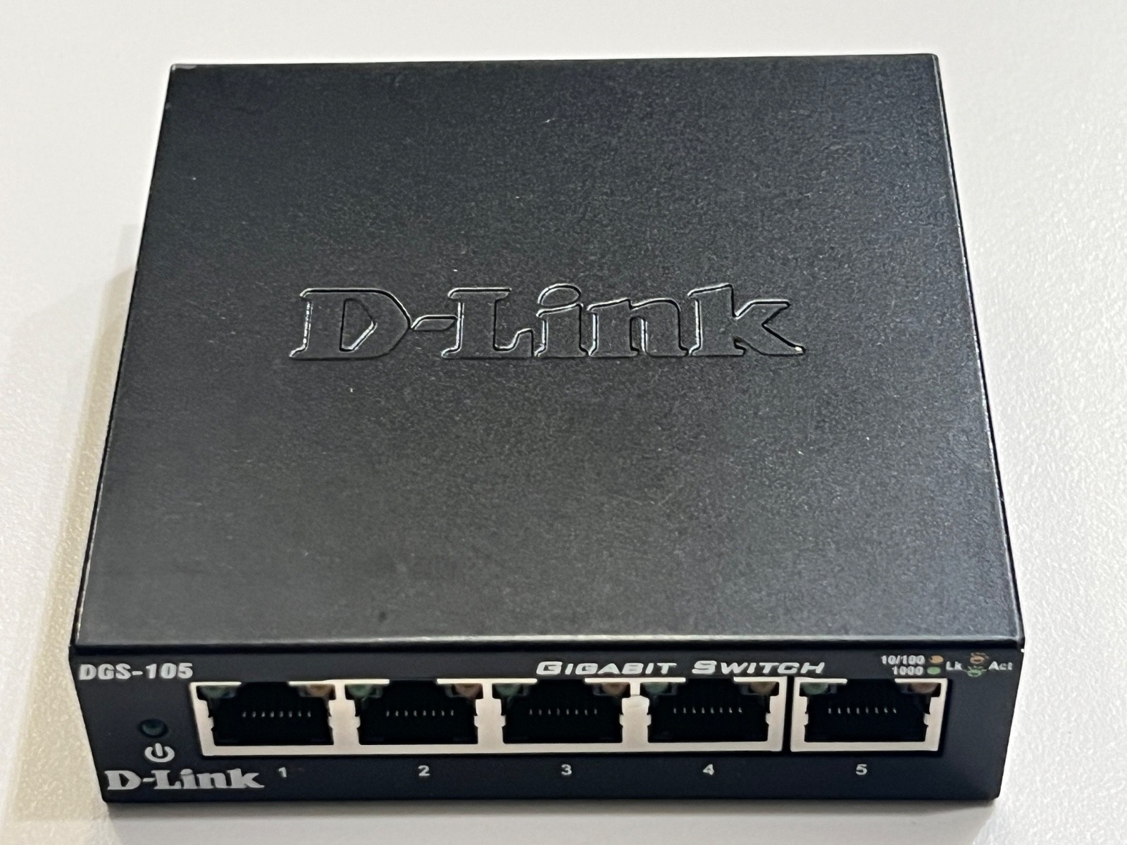 D-Link DGS-105 5-Port Gigabit Ethernet Switch - No Power Adapter