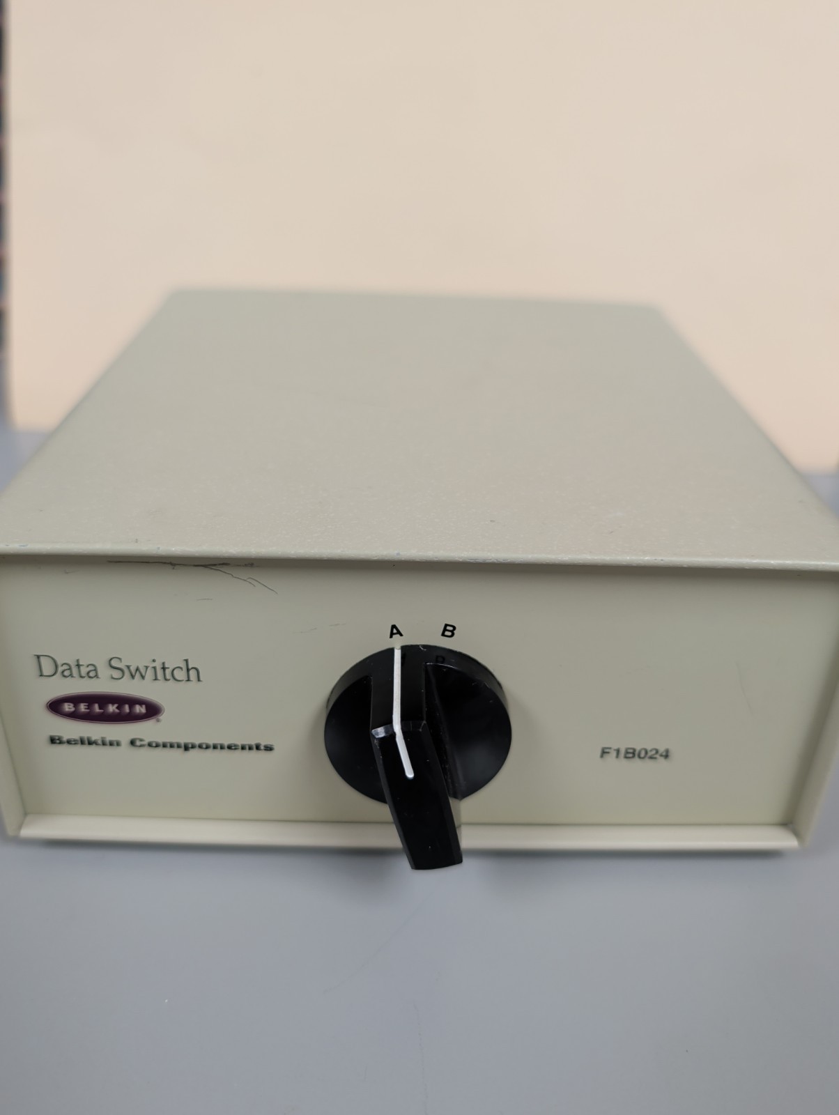 Belkin F1B024E 2-Port Data Transfer Switch 