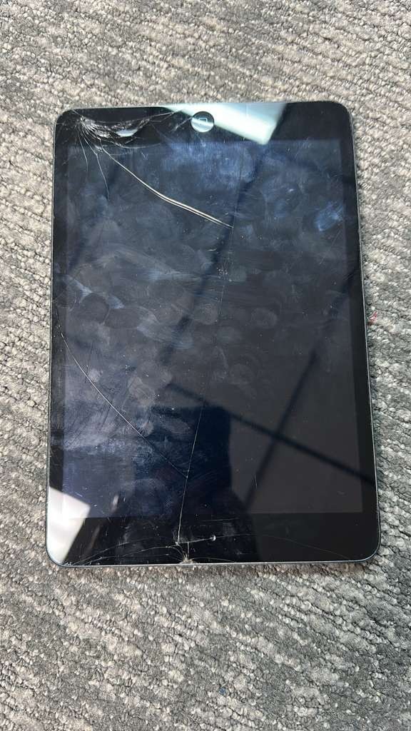 Apple iPad Mini A1432 16GB Not Turning on Tablet for Parts Only-Read Description