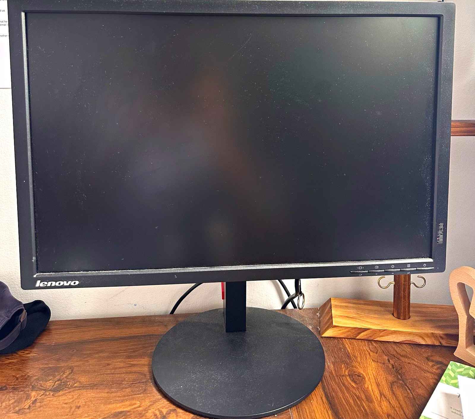 Lenovo ThinkVision Black LCD Monitor w/ Stand 19-22.9in 16:10