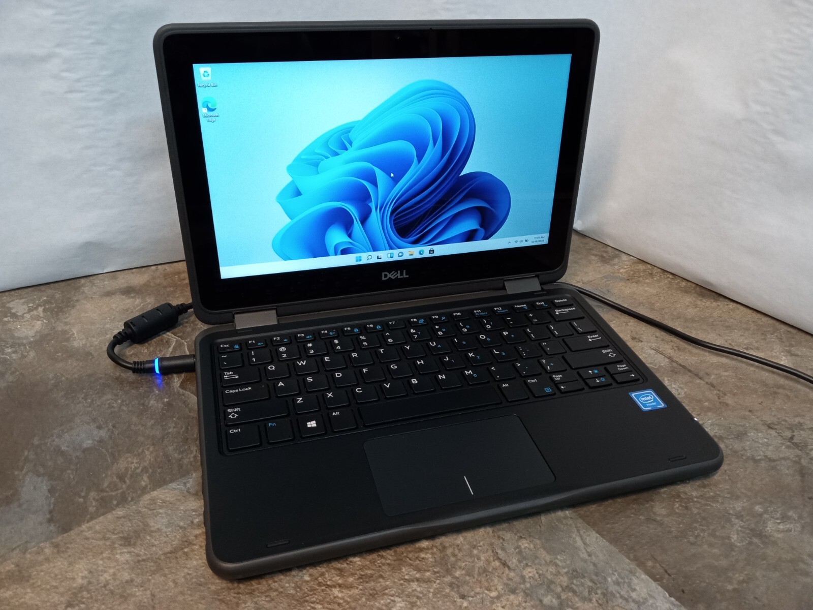 Dell Latitude 3190 Windows 11 - Laptop 2-in-1 / 64GB / 4GB DDR4 / INTEL 1.1GHZ 