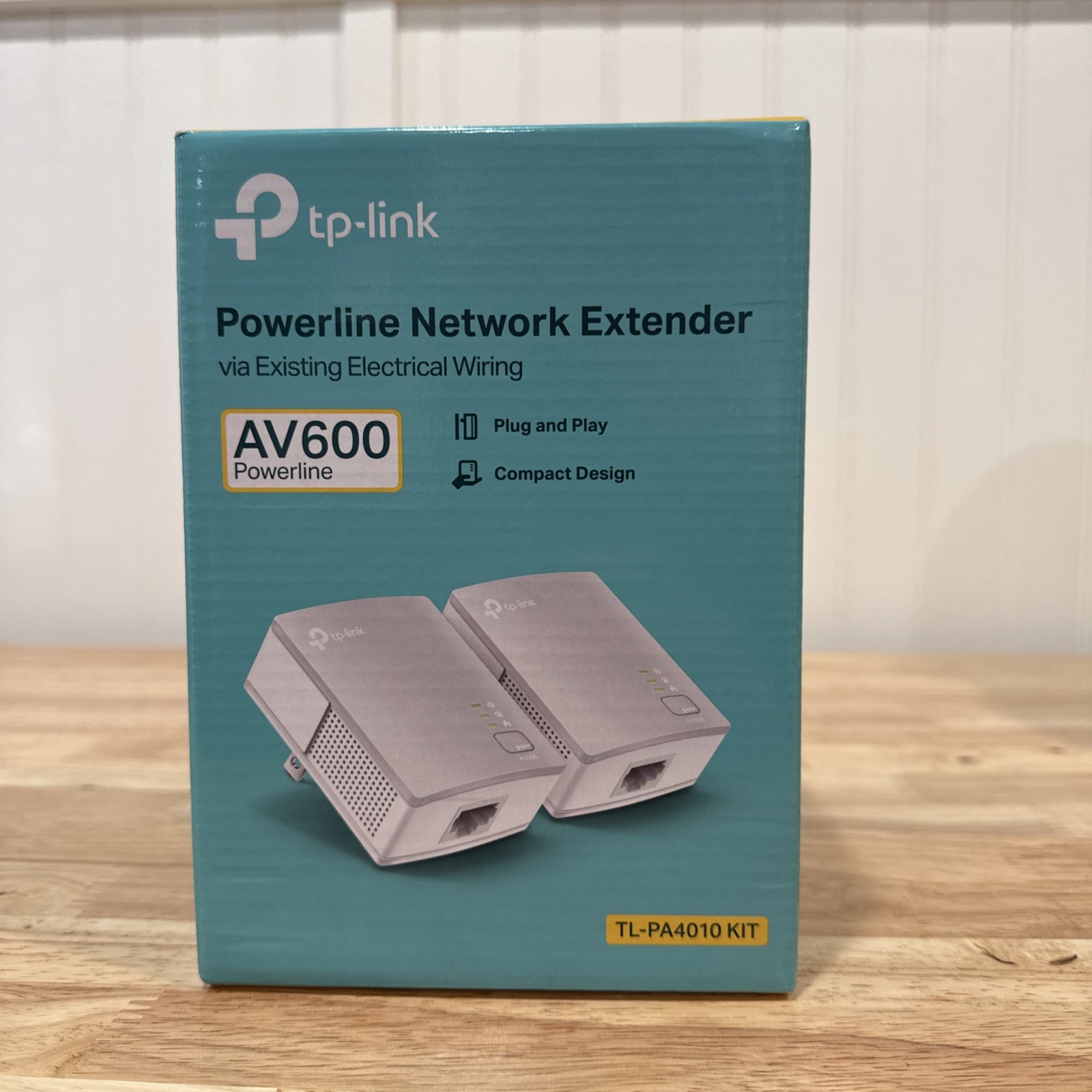 TP-Link TL-PA4010 KIT AV600 Powerline Adapter 2-Pack Ethernet Over Home Wiring