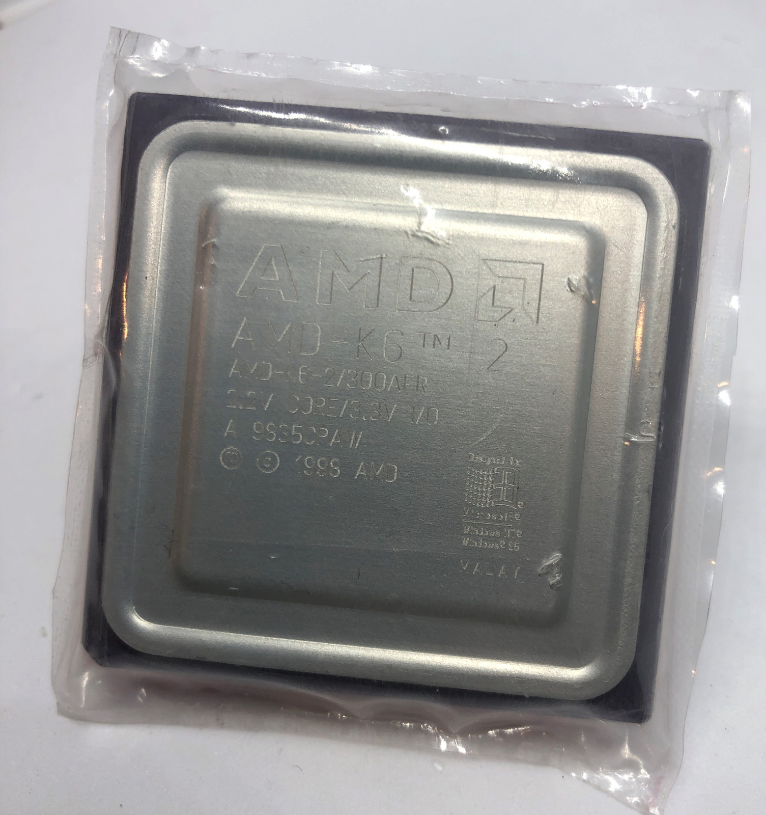 300mhz AMD-K6-2 300AFR 100/66 CPU Super Socket 7 2.2v core 3.3v K6-II Vintage