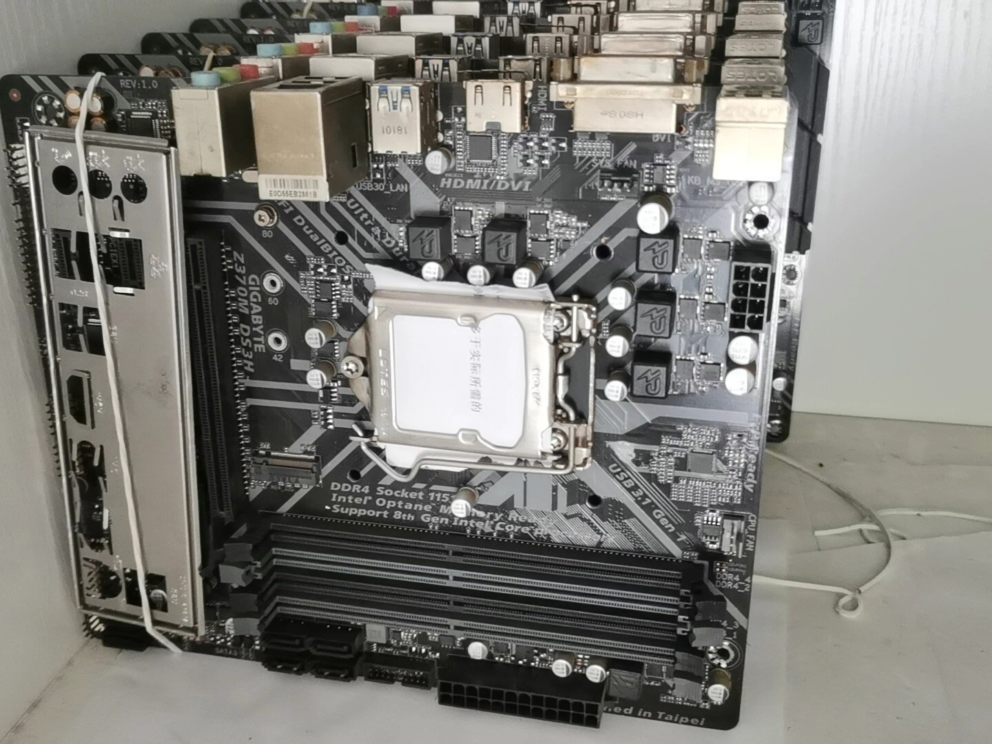 GIGABYTE Z370M DS3H Intel Z370 LGA1151 DDR4 M-ATX HDMI DVI VGA Motherboard