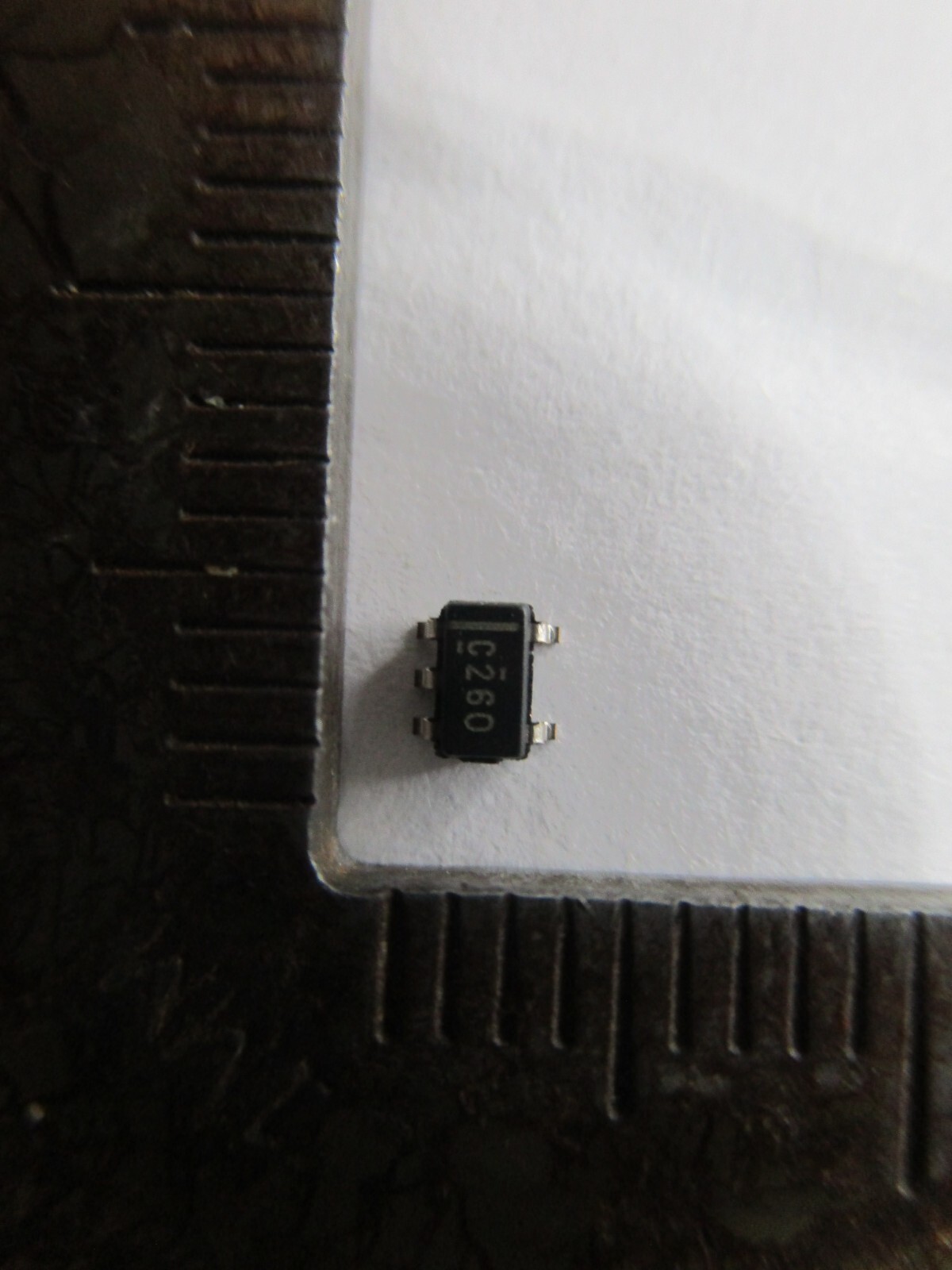 10pcs 1P1G126QDBVR 1P1G126 CZ60 C2G0 C26O C260 1P1G126QDBVRQ1 SOT23-5 Transistor