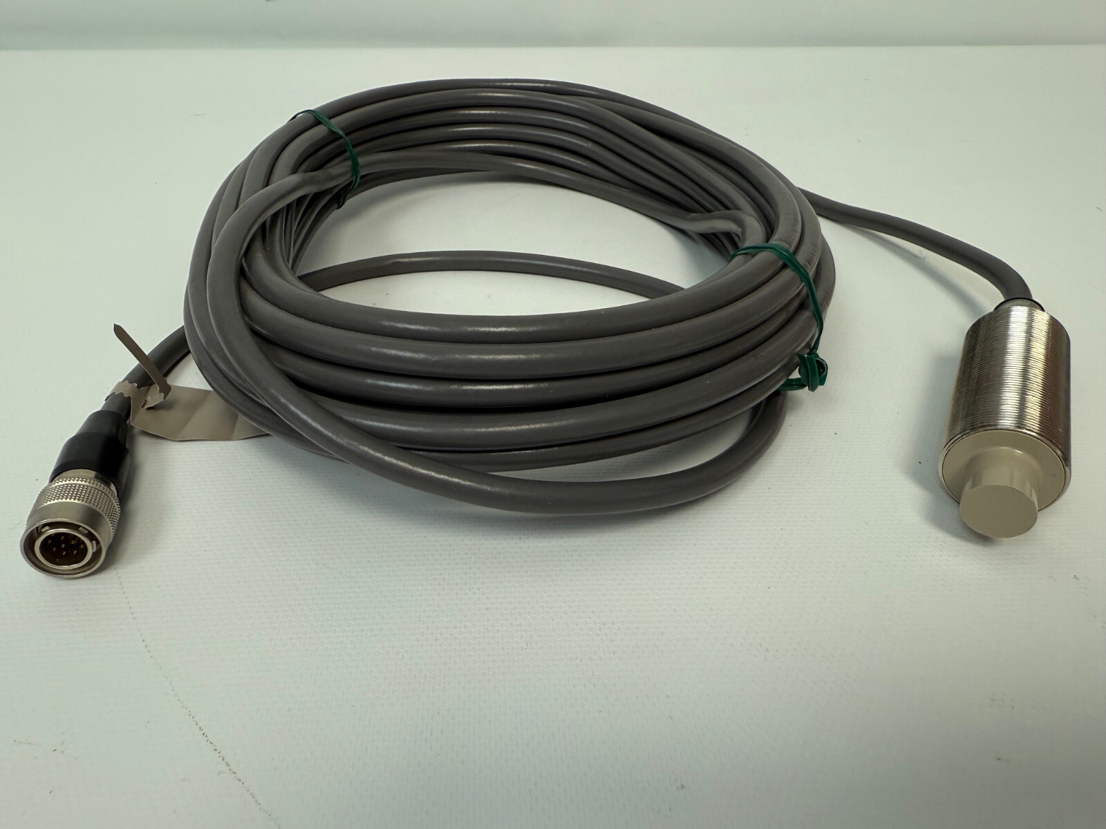 OMRON V600-H52 ID READ/WRITE HEAD WITH 10M CABLE NEW NO BOX