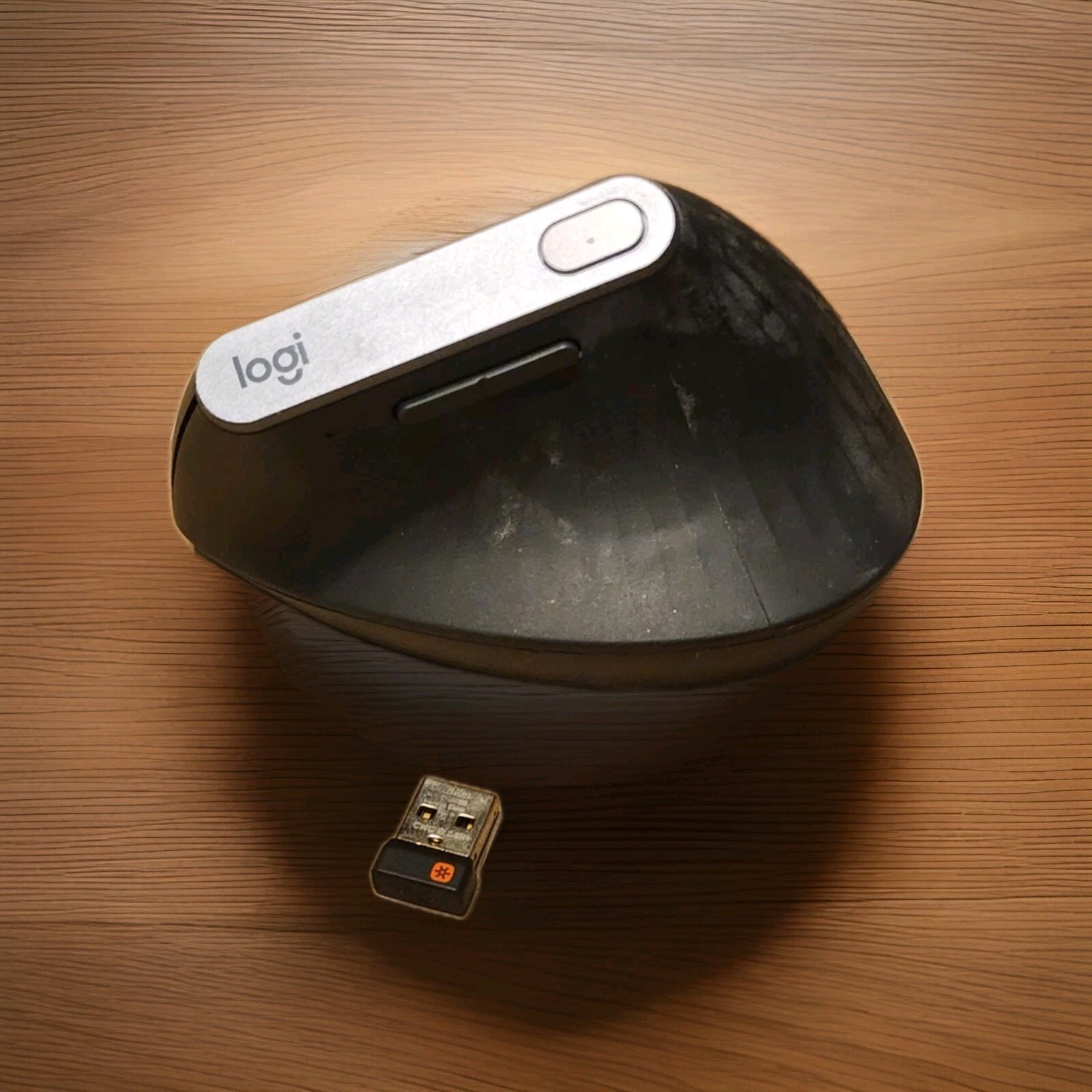 Logitech Logi MX Vertical Ergonomic Bluetooth Wireless Mouse w/USB Receiver