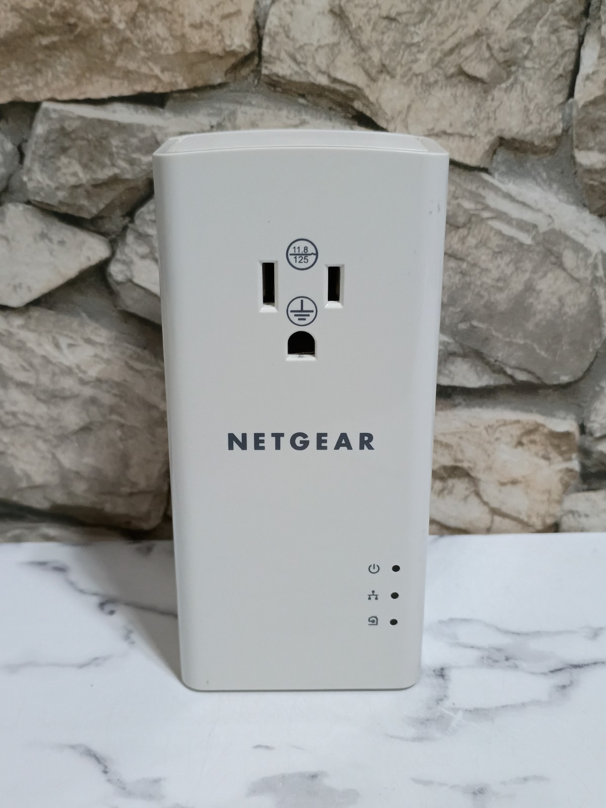 Netgear PLP1000 PowerLINE 1000 Adapter with Extra Outlet