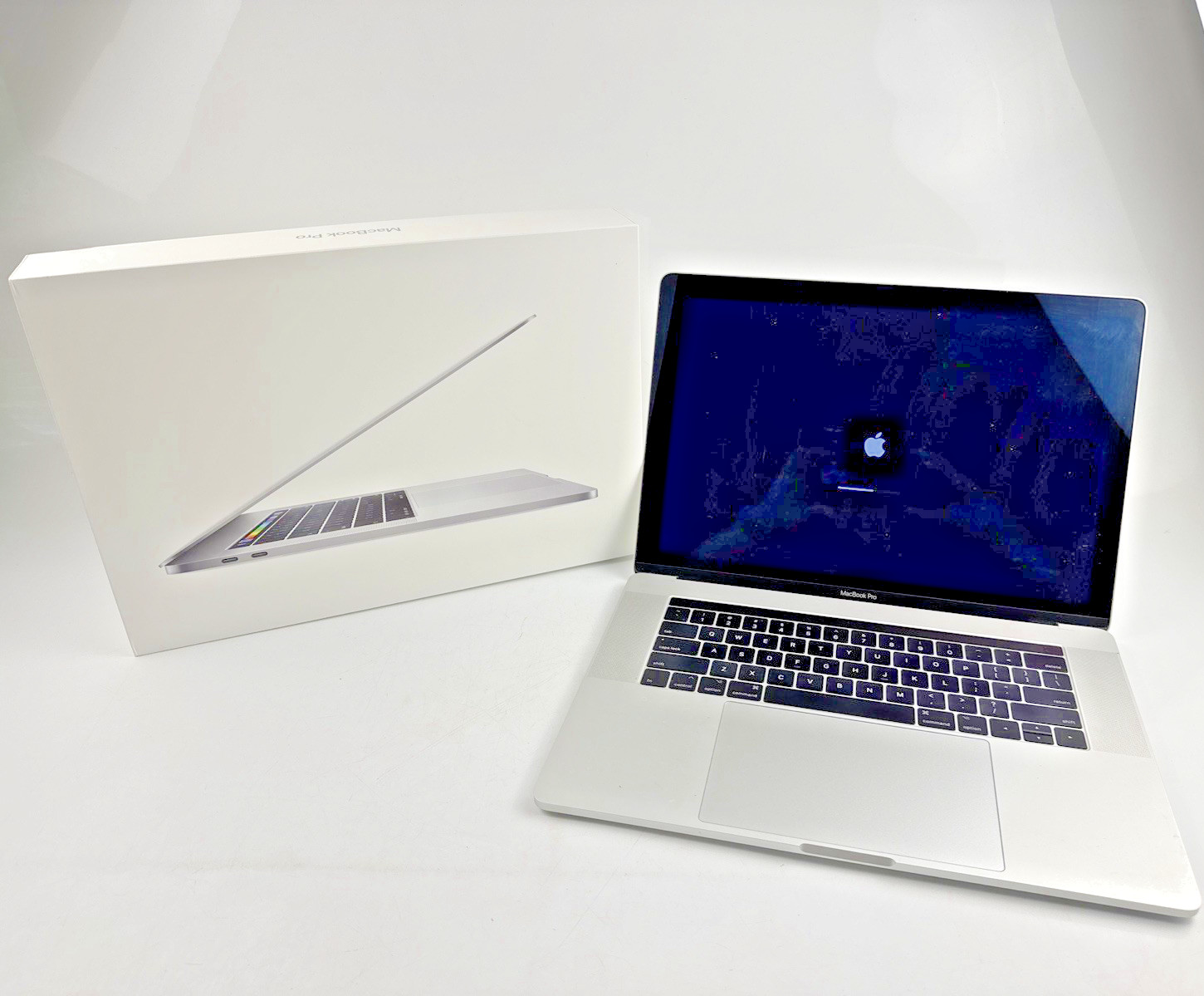 Apple MacBook Pro 15" A1707 2016 i7 2.6GHz 16GB 512GB SSD Radeon Pro 450