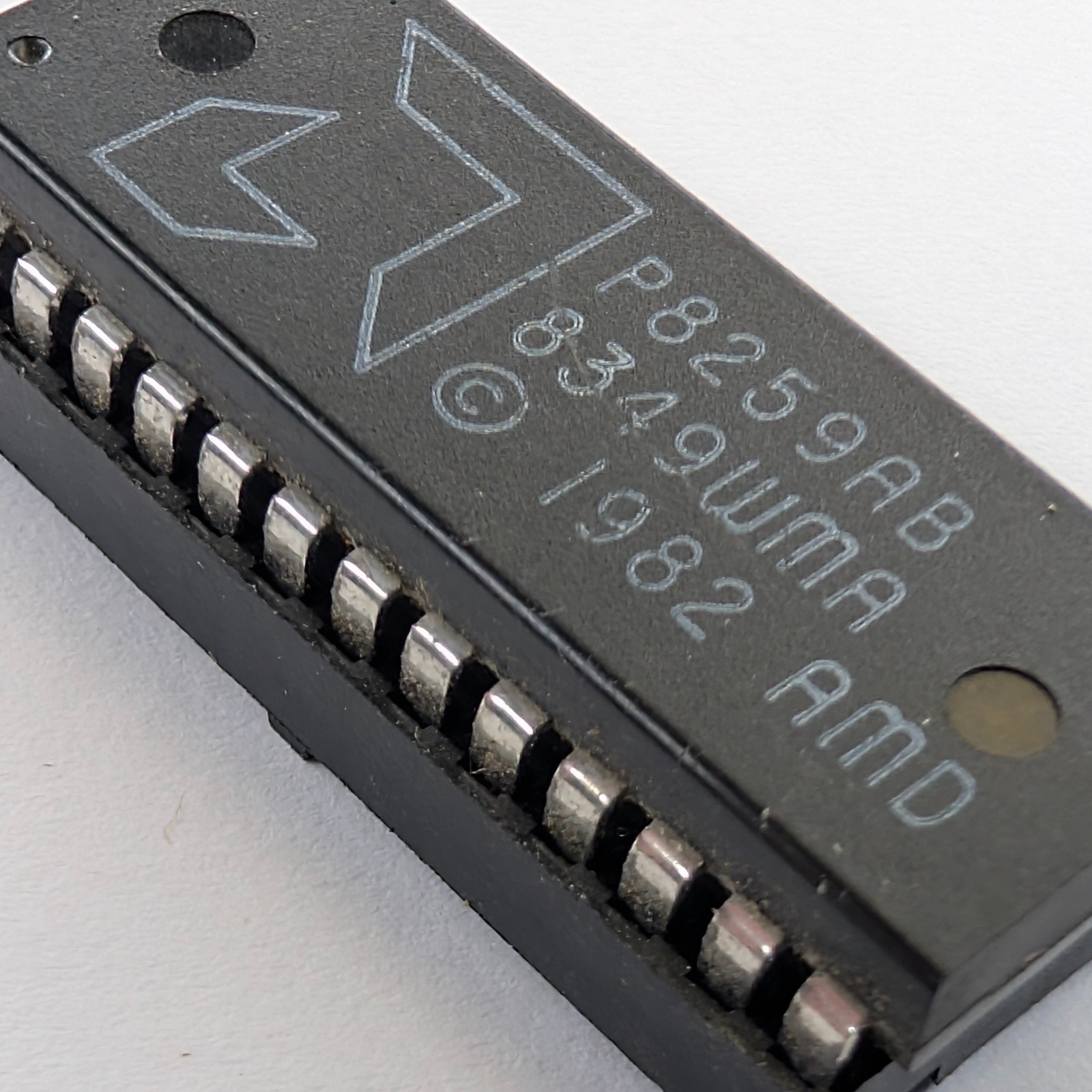 1982 AMD P8259AB 28 DIP Pin Interrupt Controller IC Chip Untested Vintage 6M