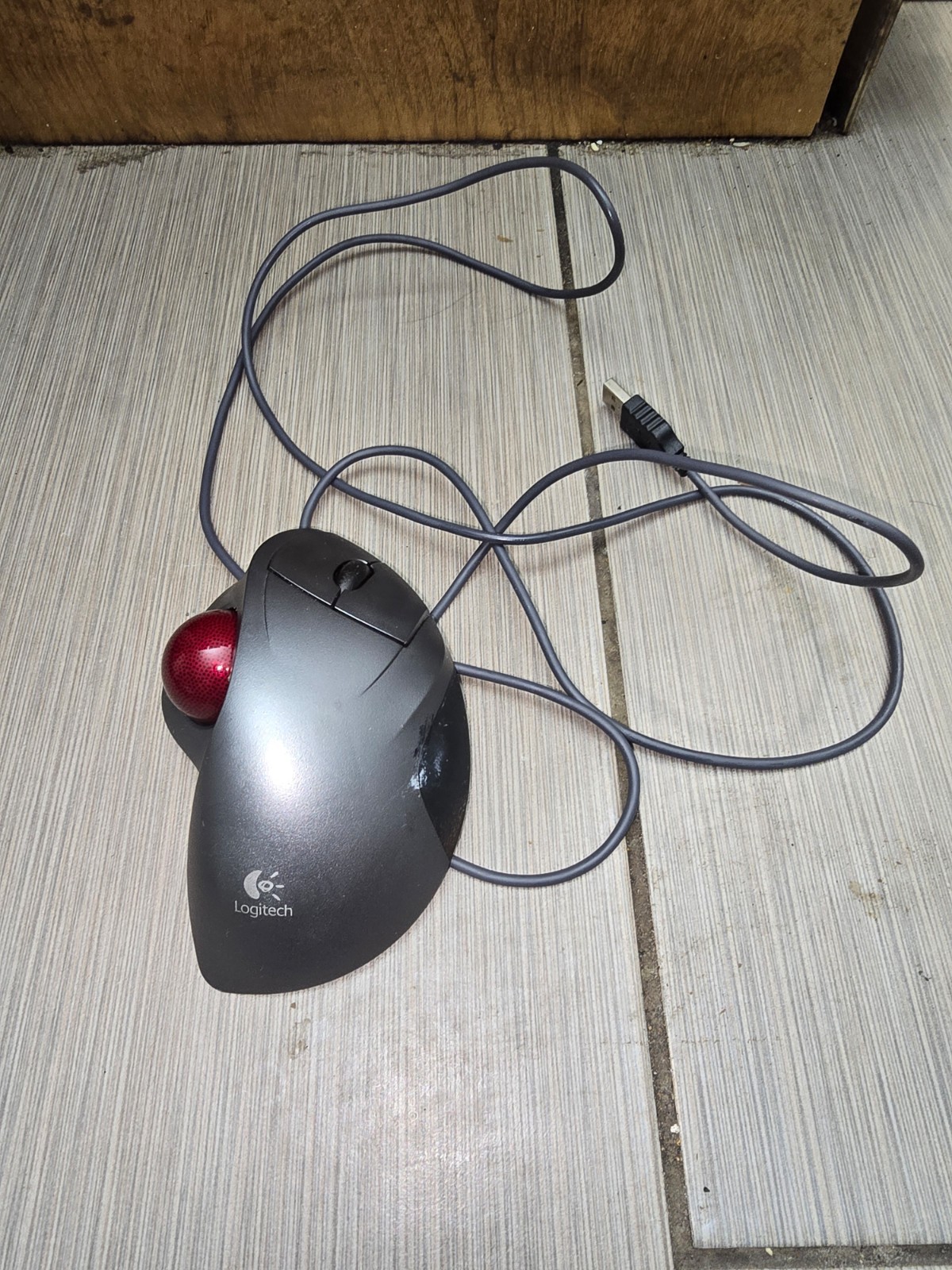 Logitech USB Wired T-BB18 Trackball Mouse - Tested Working used