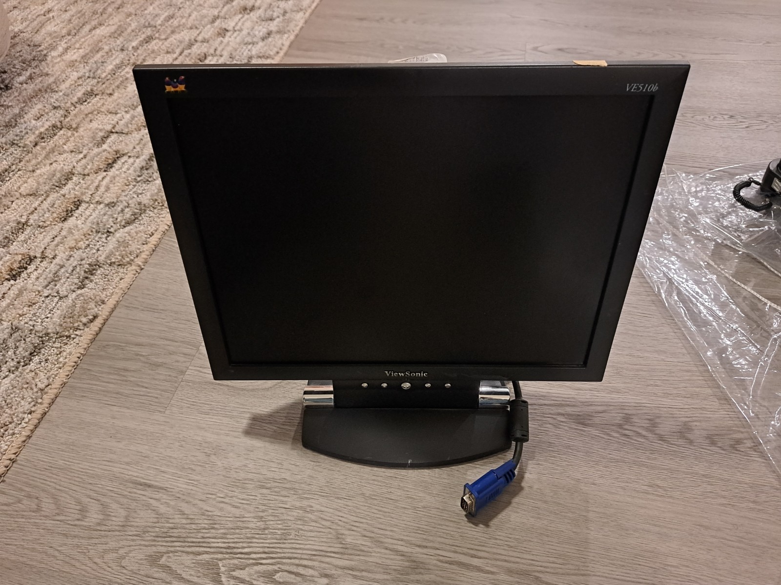 VIEWSONIC VE510b 15-inch LCD Monitor With Cables 