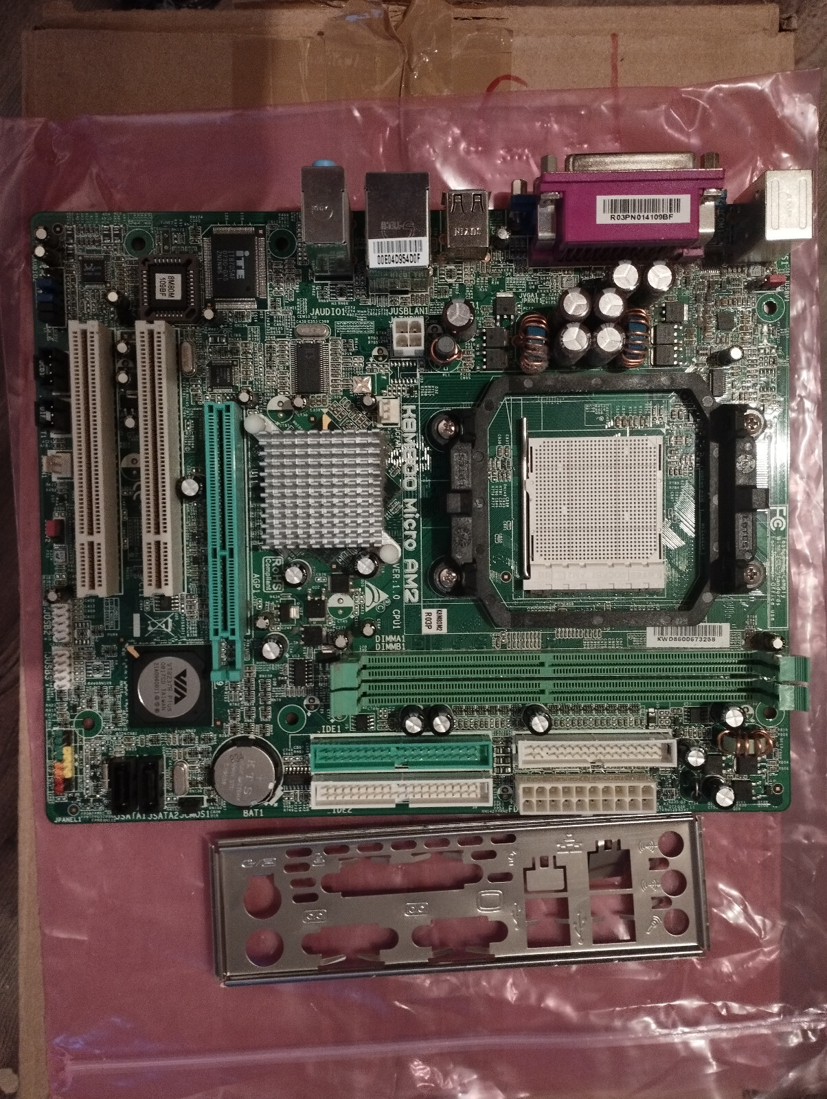 Biostar K8M800 Micro AM2 with i/o / AGP + AM2