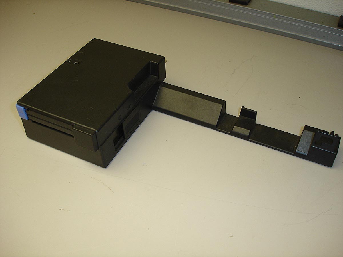 IBM 11J9013 or 11J8823 PCMCIA Add-On Port Replicator - Nice