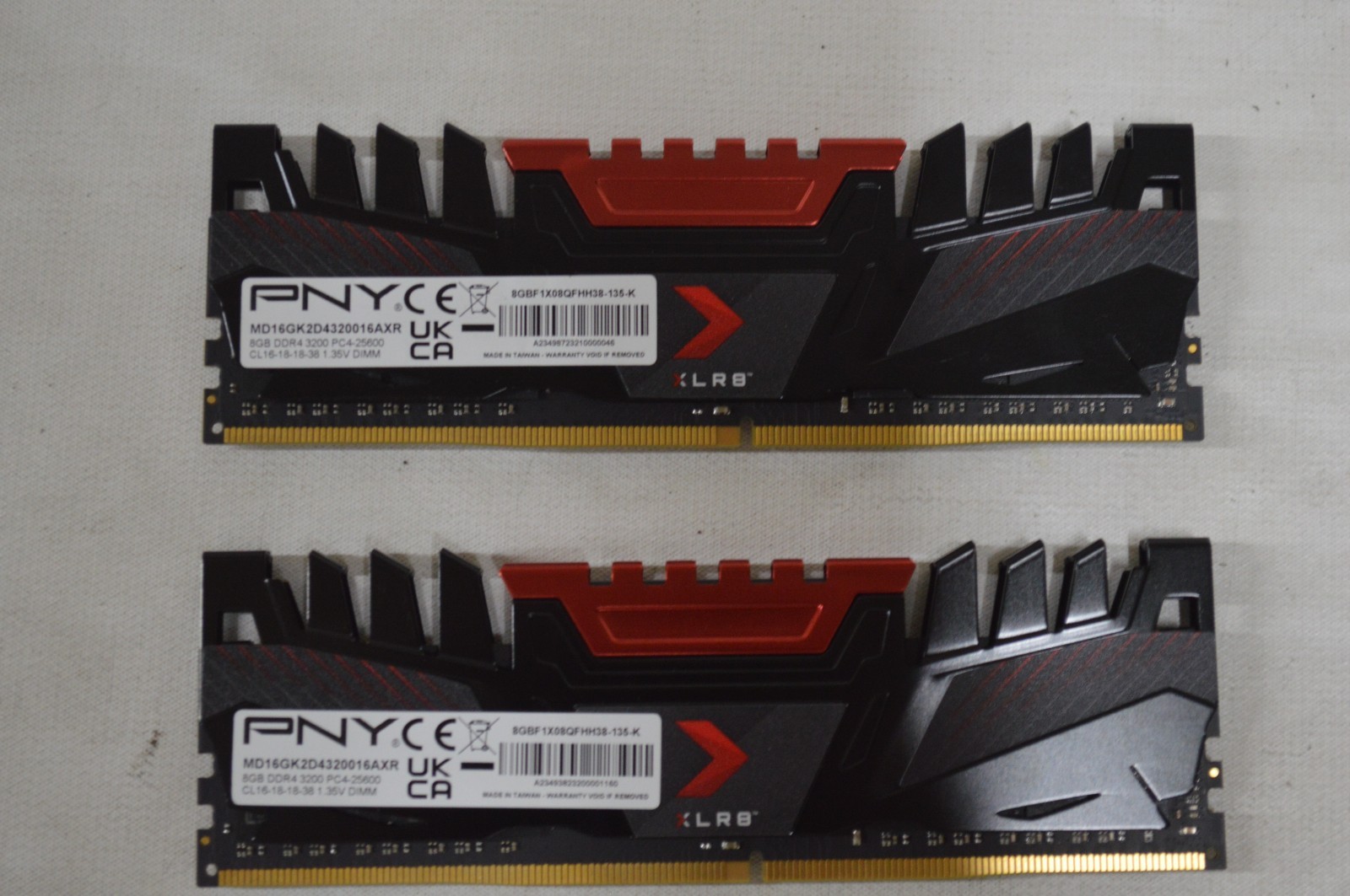 PNY PC4-25600 (DDR4-3200) 16GB (2x8GB) Memory RAM MD16GK2D4320016AXR
