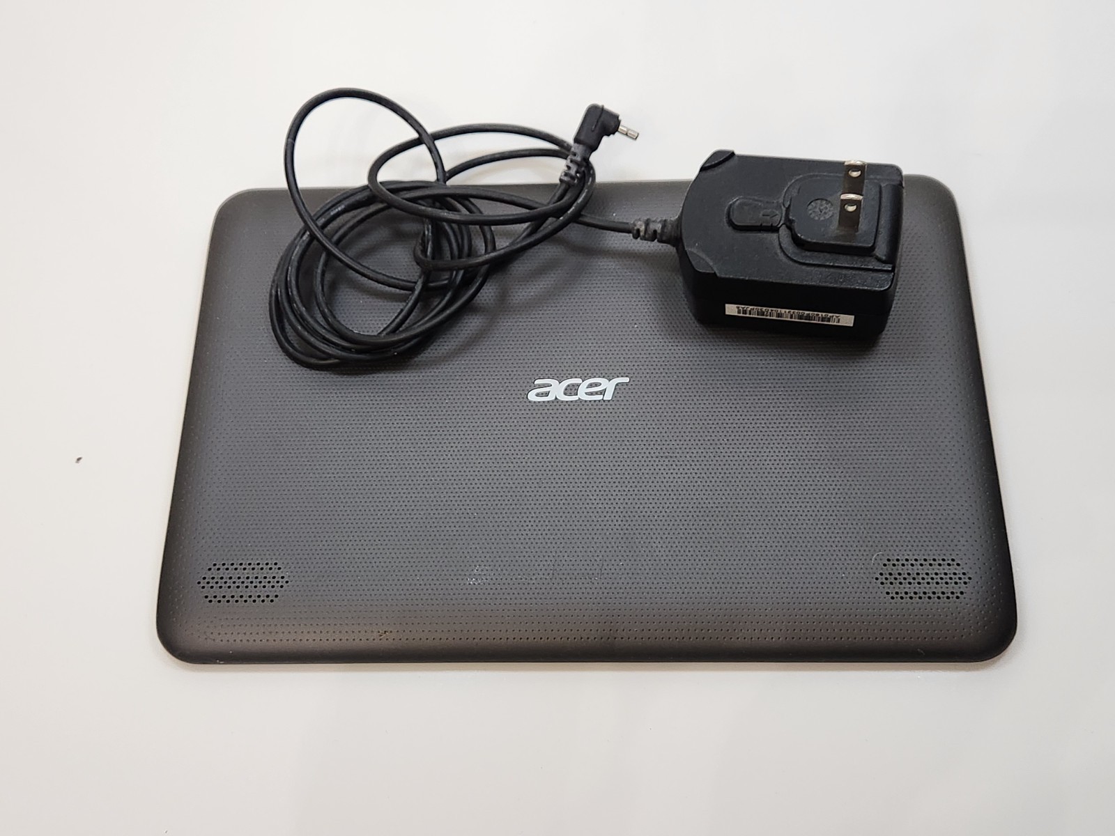 Bundle Acer Iconia Tab Tablet A200 10.1" Tablet + Charger 16 GB Gray