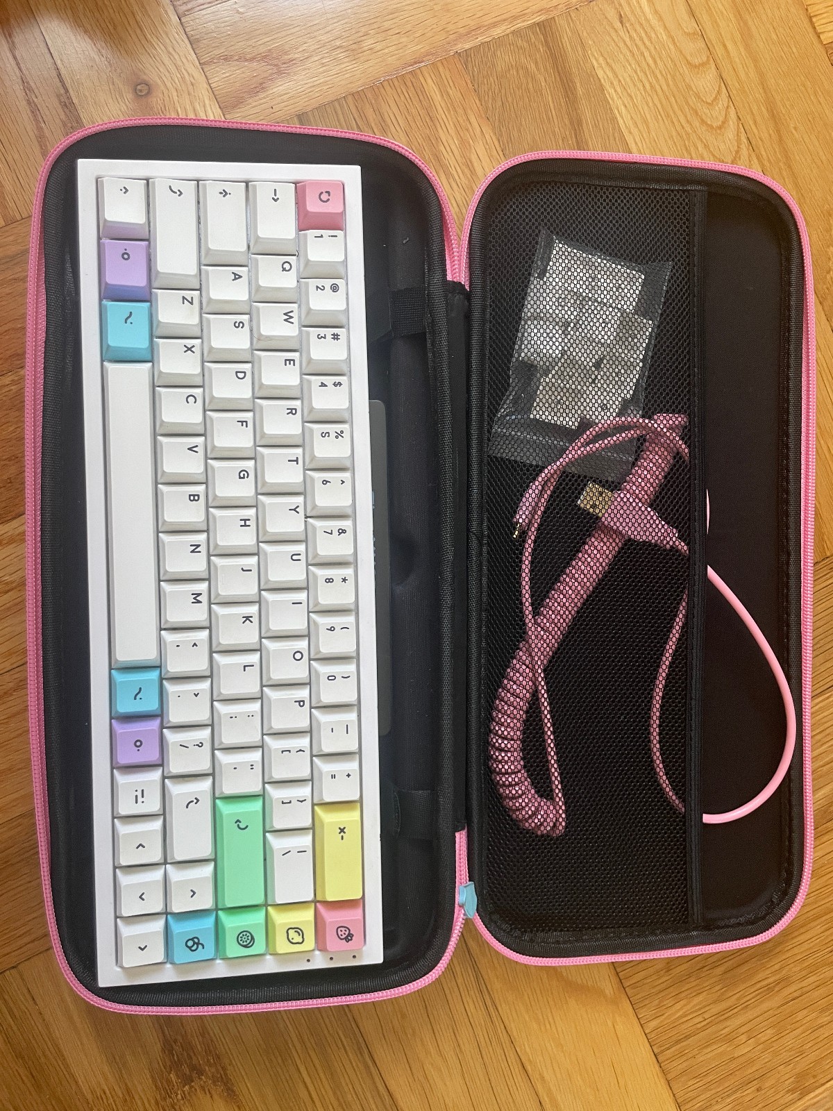 NovelKeys NK65 Milkshake Edition - white mechanical keyboard