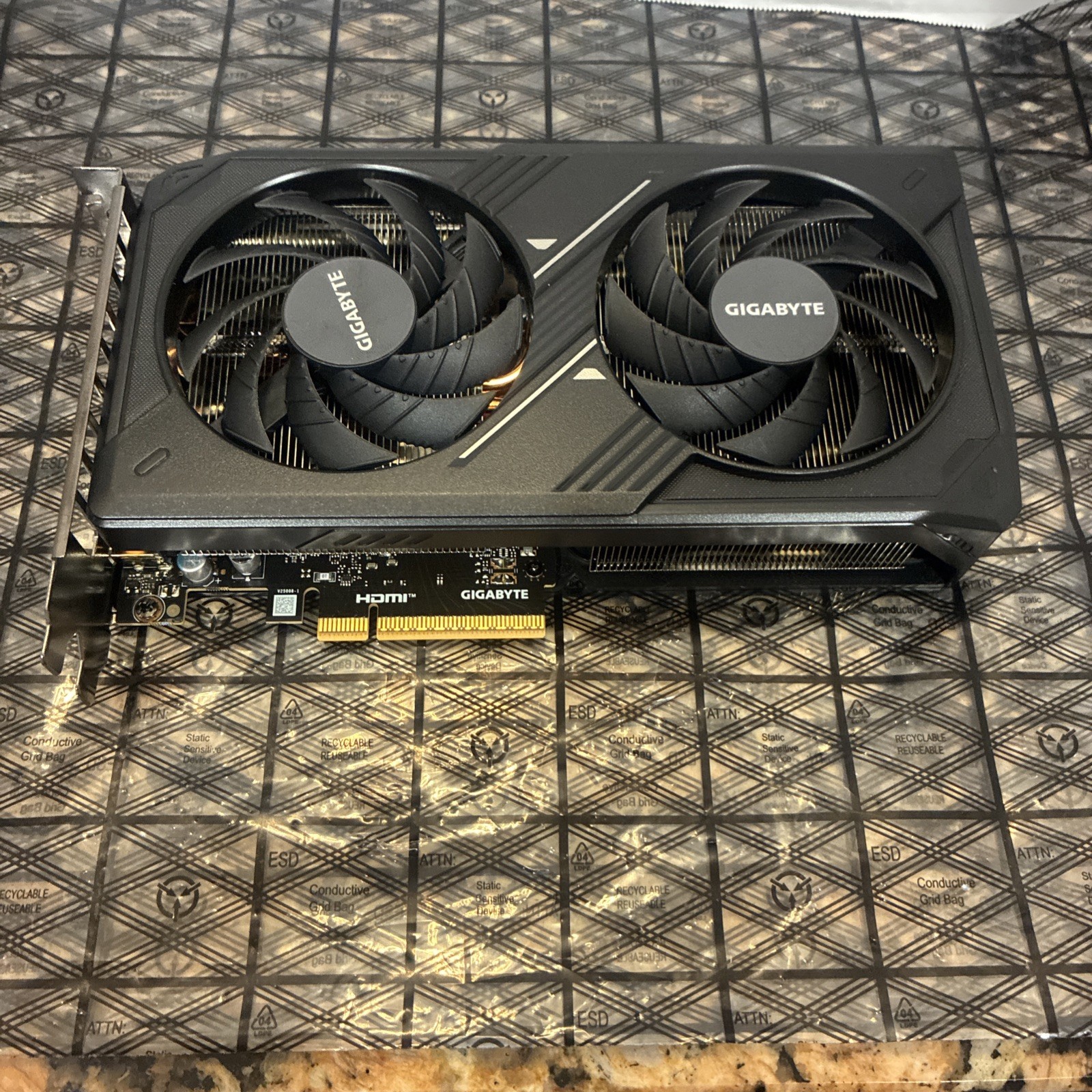 GIGABYTE GeForce RTX 5060 WINDFORCE OC 8G 8GB GDDR7 Graphics Card GPU Dual Fan