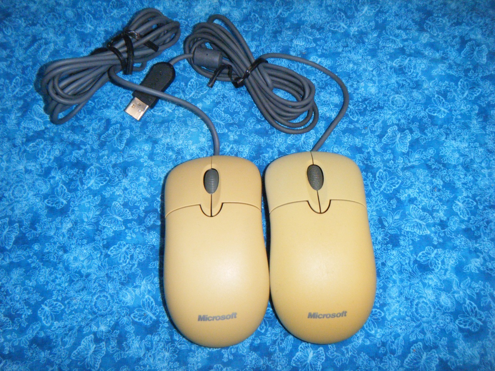 Lot of Two (2) Nice Microsoft Basic USB Wired Optical Basic Mouse 1.0A X800898