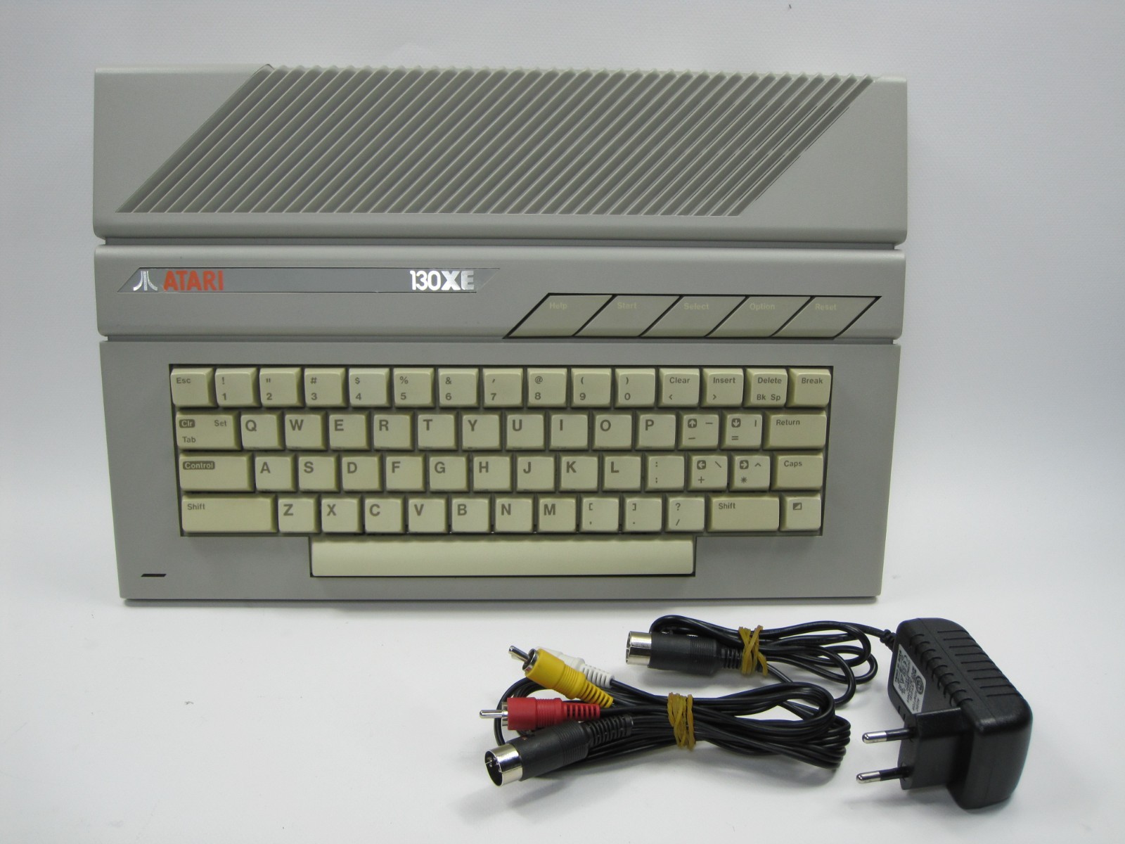 Vintage Atari 130XE Classic 8-bit computer + AV Cable + Ac Power ( READ DISCR )