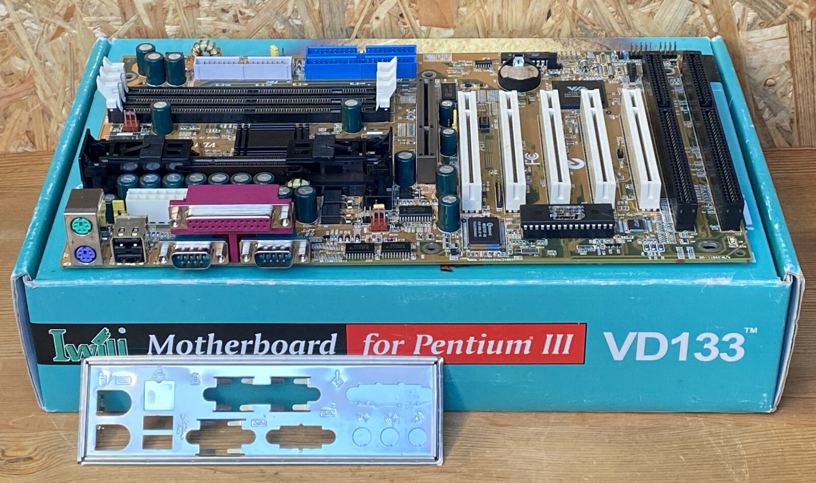 IWILL VD133 IWVD133 Motherboard Slot 1 VIA-VT82C693A APOLLO PRO 133 + I/O Shield