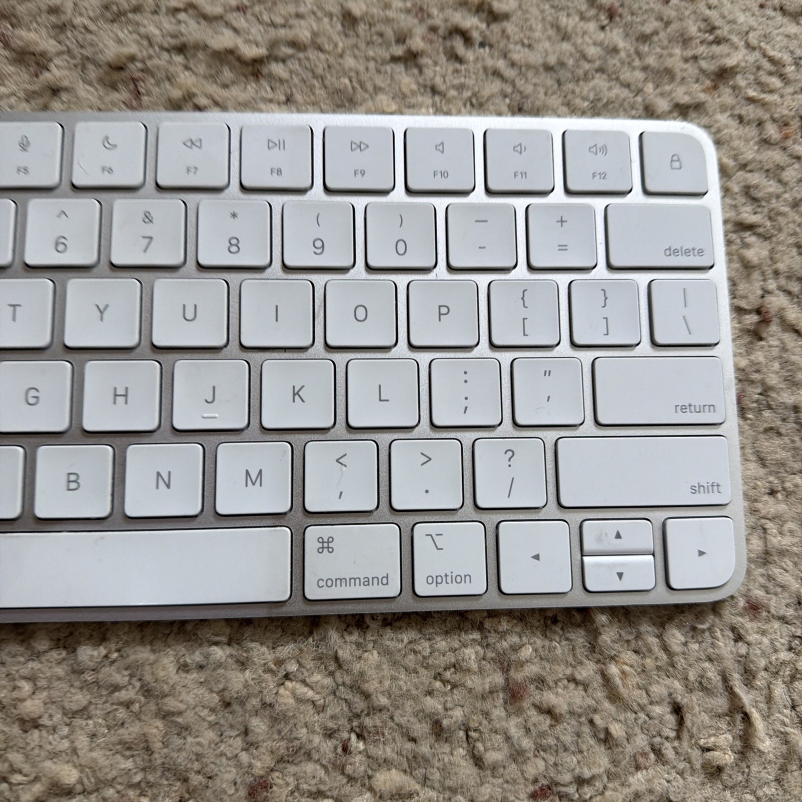 Apple Magic Keyboard W/ Lock Key  - A2450 - White - Lightning