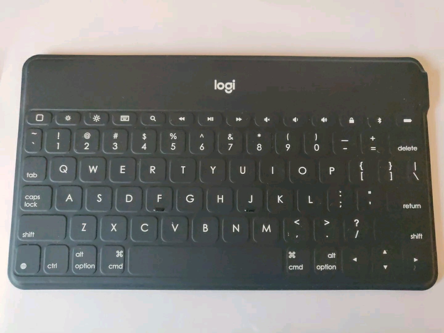 Logitech Logi Keys-to-Go Portable Wireless Keyboard w/ micro USB charging cable