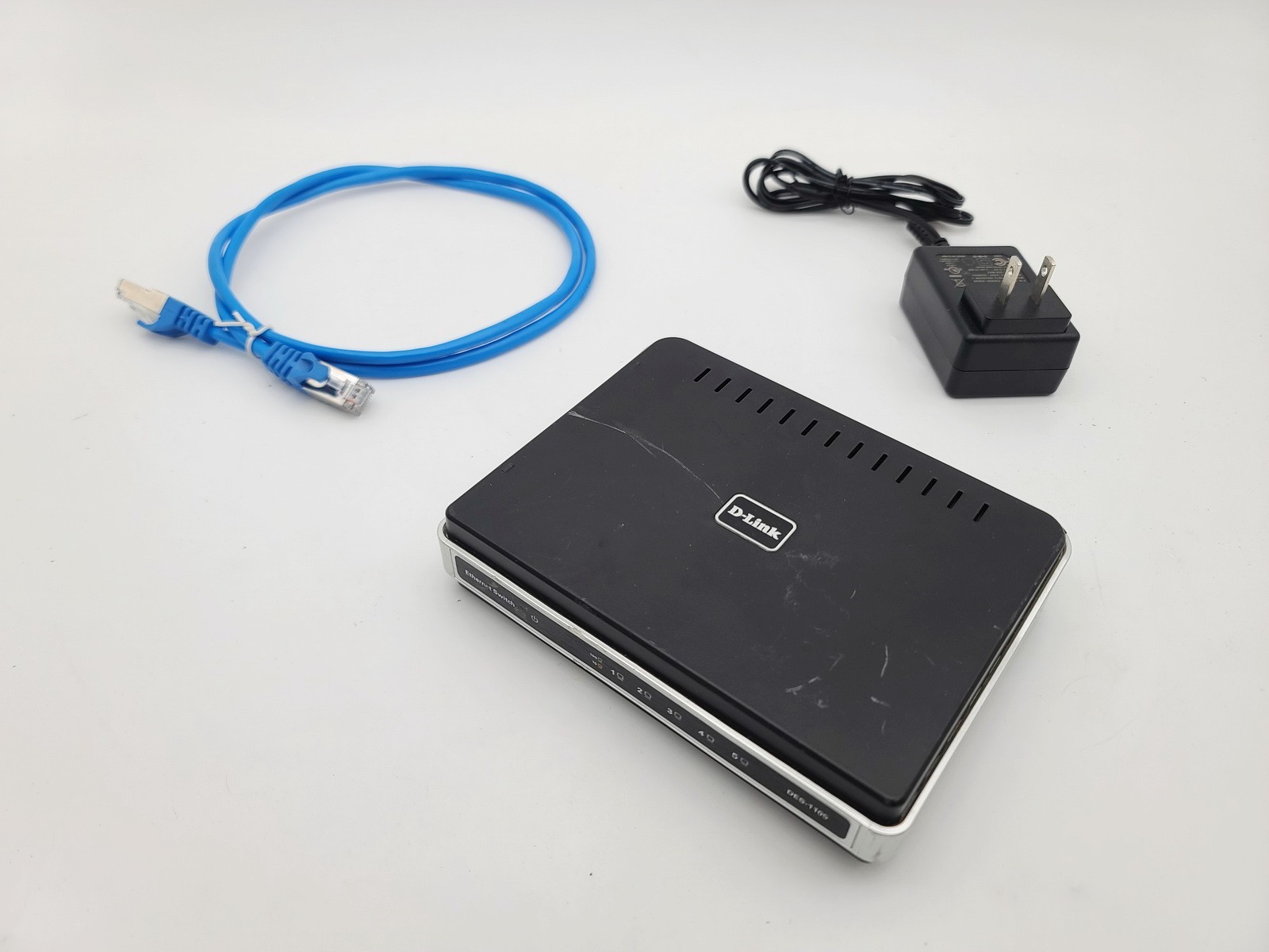 D-LINK DES-1105 5-PORT 10/100 ETHERNET NETWORK SWITCH RJ45 DESKTOP INTERNET LAN