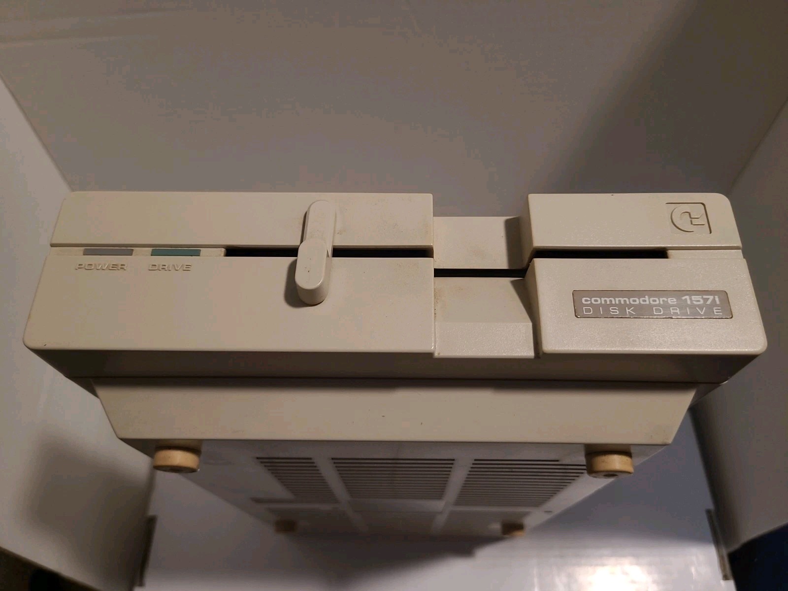 Commodore 64 Commodore 128 1571 Disk Floppy Drive 5.25" WON'T READ DISKS
