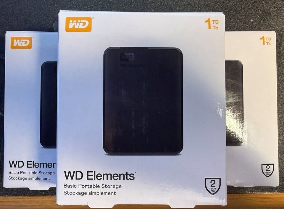 Western Digital WDBUZG0010BBK-WESN 1 TB Portable External Hard Disk - Black